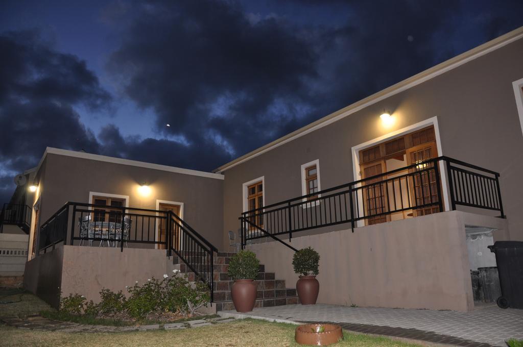 Berg En Dal Guesthouse Villiersdorp Exterior photo