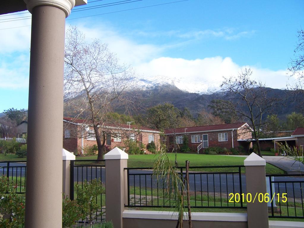 Berg En Dal Guesthouse Villiersdorp Exterior photo
